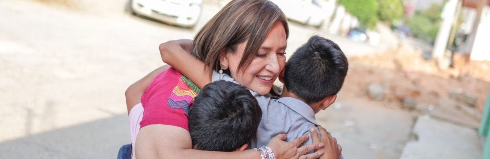 Xóchitl Gálvez firma compromiso por la infancia y promete proteger a los niños de la violencia